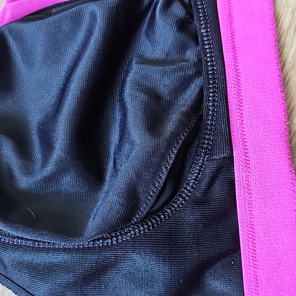 Lululemon Ta Ta Tamer Sports Bra - Picture 9 of 10